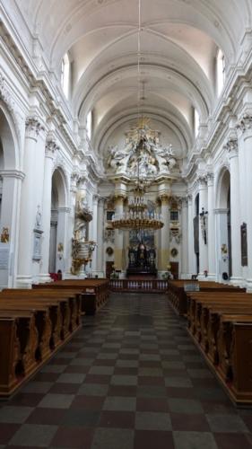Warszawa – wnętrze kościoła Sióstr Wizytek – jedno z najpiękniejszych w stolicy. Z tej pięknej ambony ks. Jan Twardowski przez wiele lat głosił kazania 