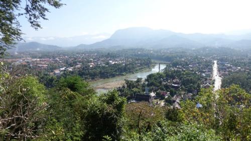 Luang Prabang – widok na rzekę Mekong ze wzgórza Phousi