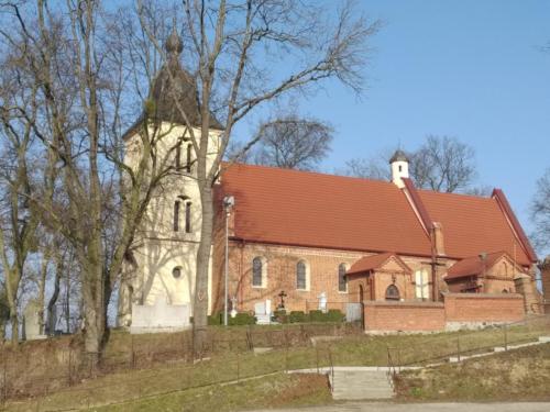 Gotycki kościół parafialny w Grutach. (aut. Marcin Gorączko)