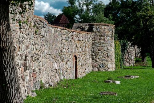 19.	Trzcińsko-Zdrój – fragment kamiennych murów obronnych 